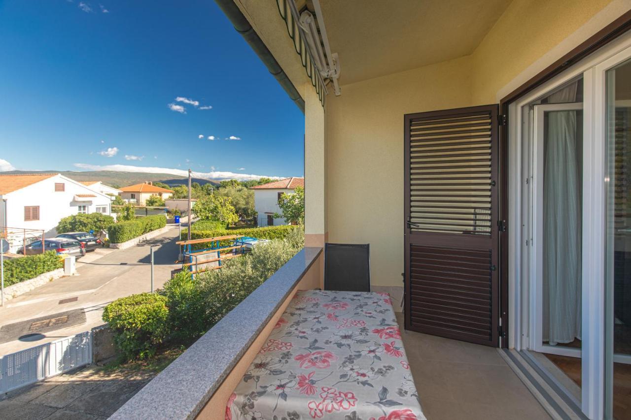 Apartment Mara Krk Town Exterior foto
